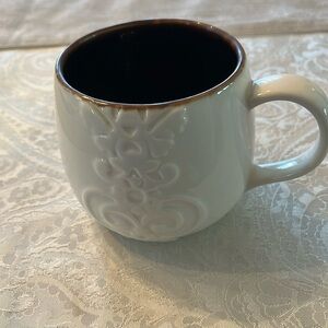Starbucks 2013 Casi Cielo White Embossed Floral Bronze Coffee Cup 12 oz. In EUC